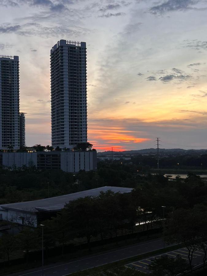 D Bunga مسلم Homestay Pool View Legoland Nusajaya Nusajaya  Dış mekan fotoğraf