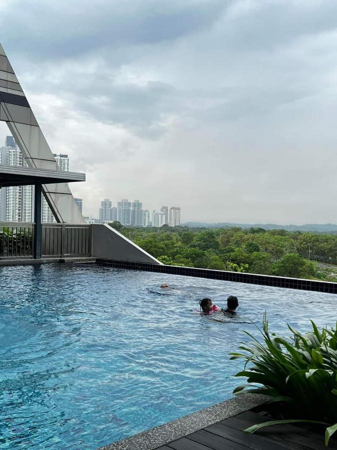 D Bunga مسلم Homestay Pool View Legoland Nusajaya Nusajaya  Dış mekan fotoğraf